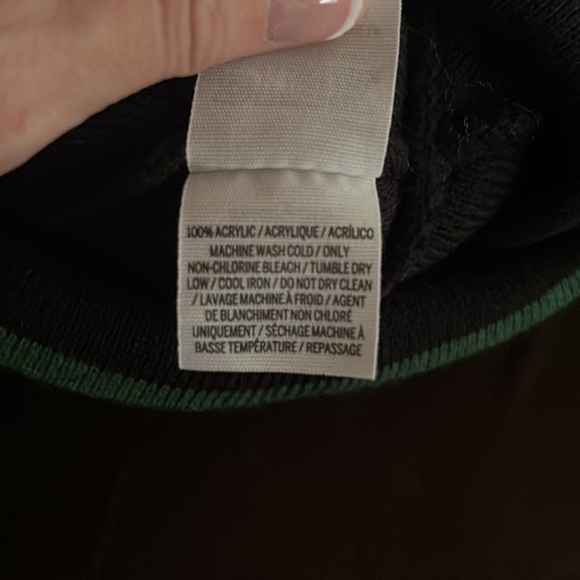 Victoria’s Secret’s “Pink” winter hat. One size fits all. - Picture 6 of 6